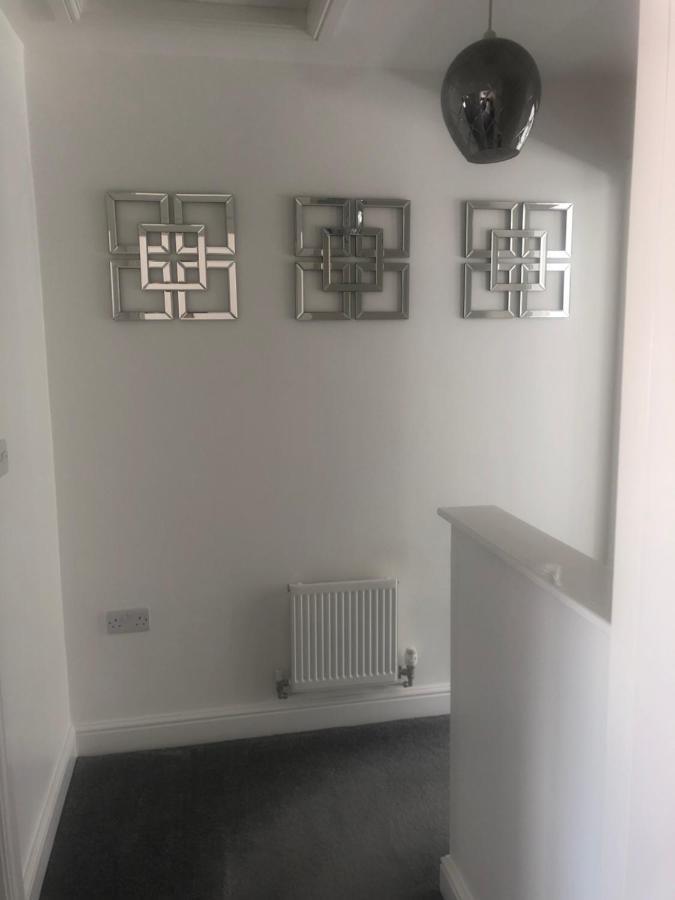 Barber House, With Two Allocated Parking Spaces Holiday home Hoyland